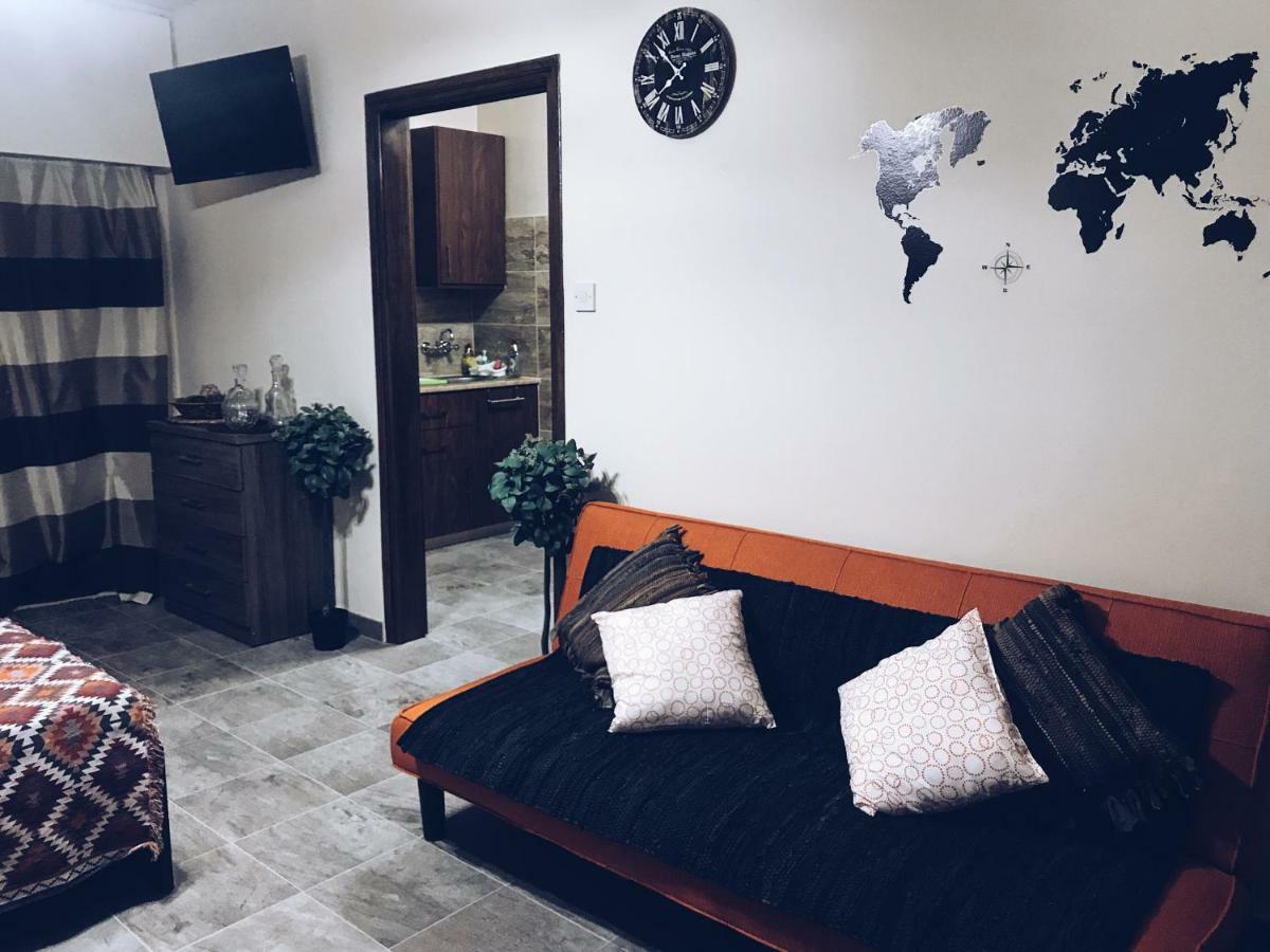 Studio In Heart Of 利马索尔 外观 照片